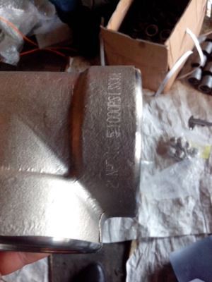 A 182  F 60  UNS S 32205  F 61  UNS S 32550  Fòje Sokèt Threaded koud Tee Cap kwa koupin.